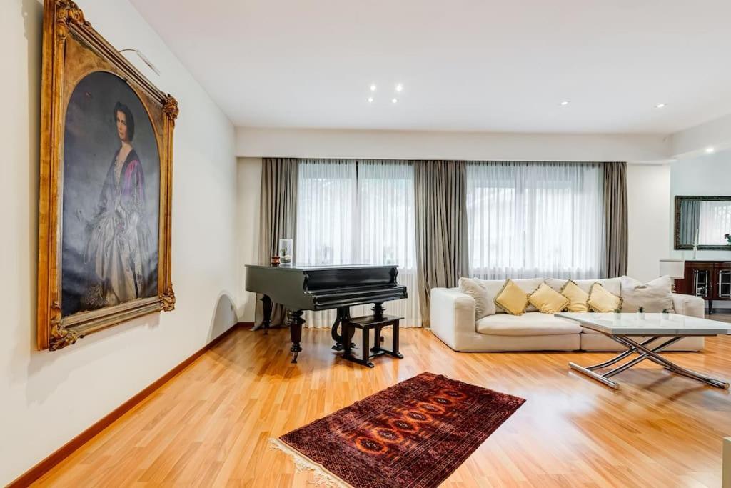 Exclusive In Eur * Roma